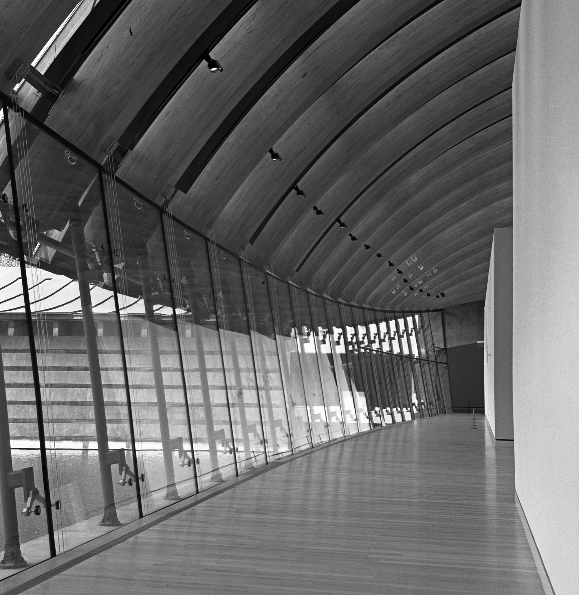 crystal-bridges-empty-gallery